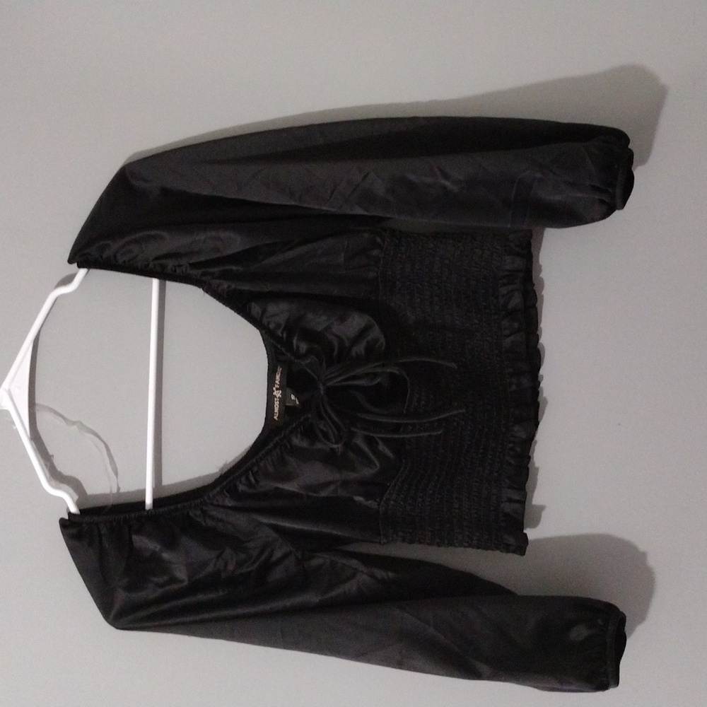 Silkie black crop top